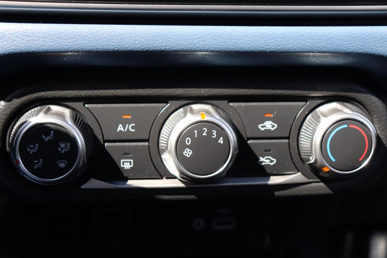 Nissan Versa SV CVT 2025
