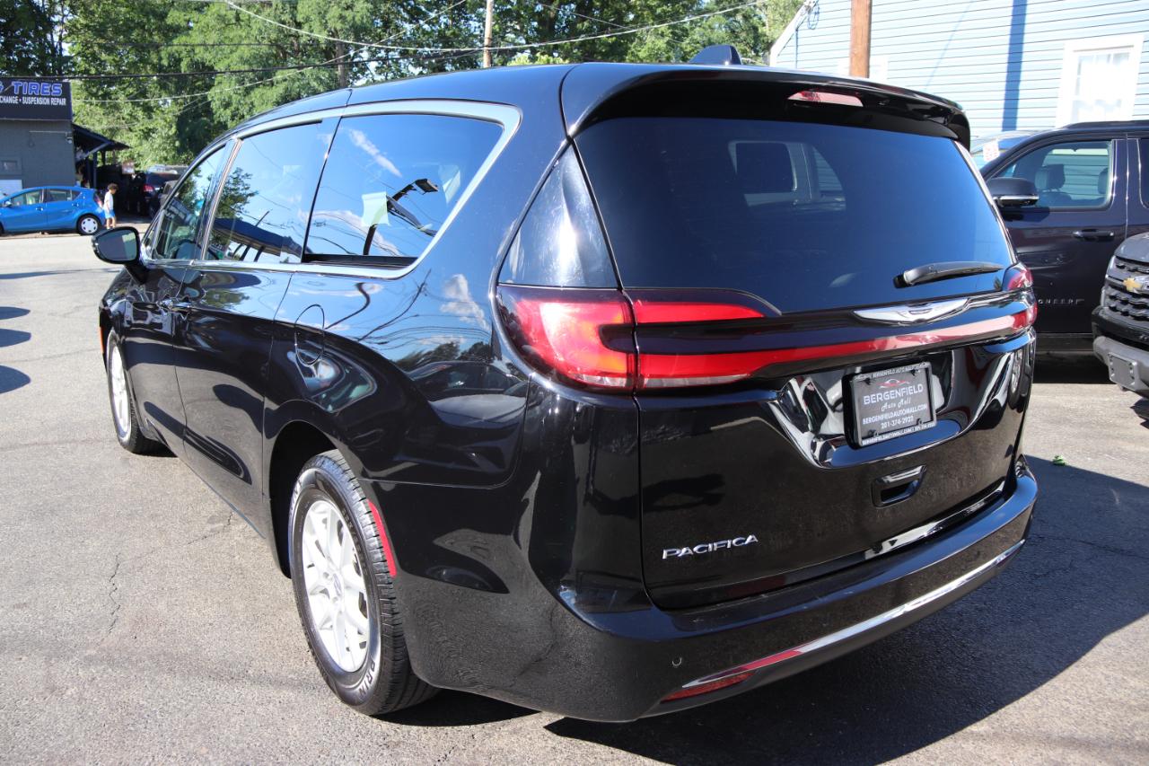 Chrysler Pacifica Touring L FWD 2024