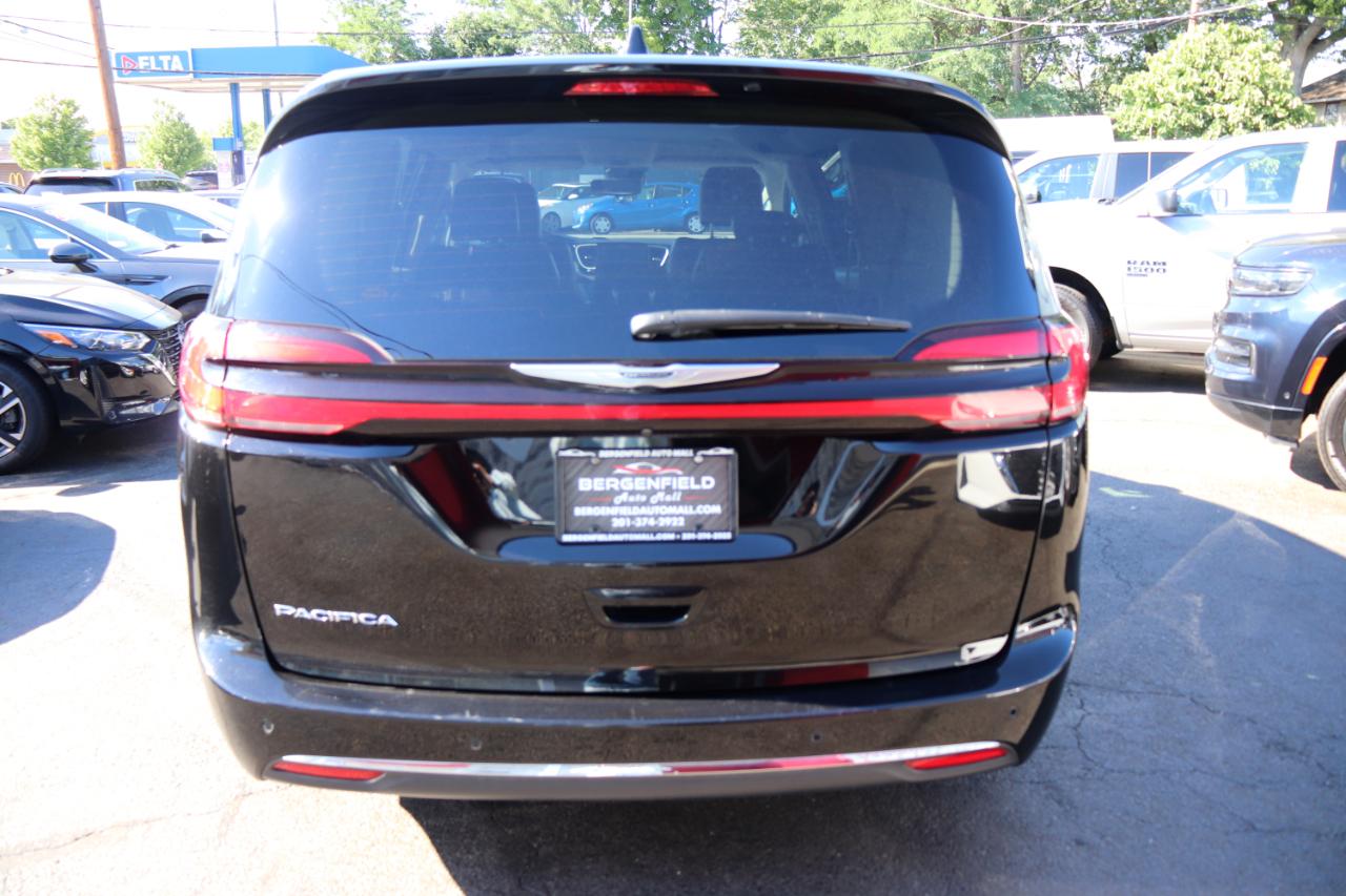 Chrysler Pacifica Touring L FWD 2024