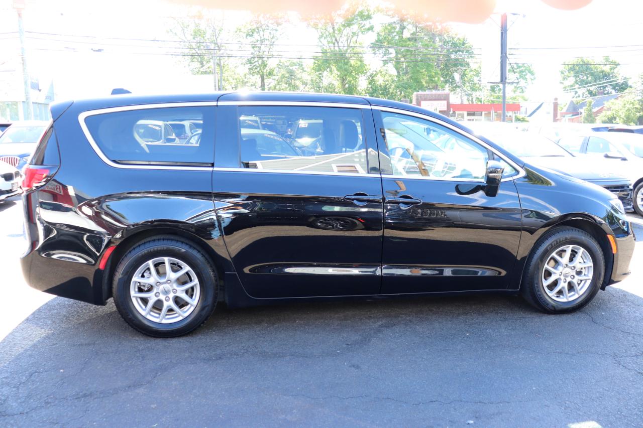 Chrysler Pacifica Touring L FWD 2024
