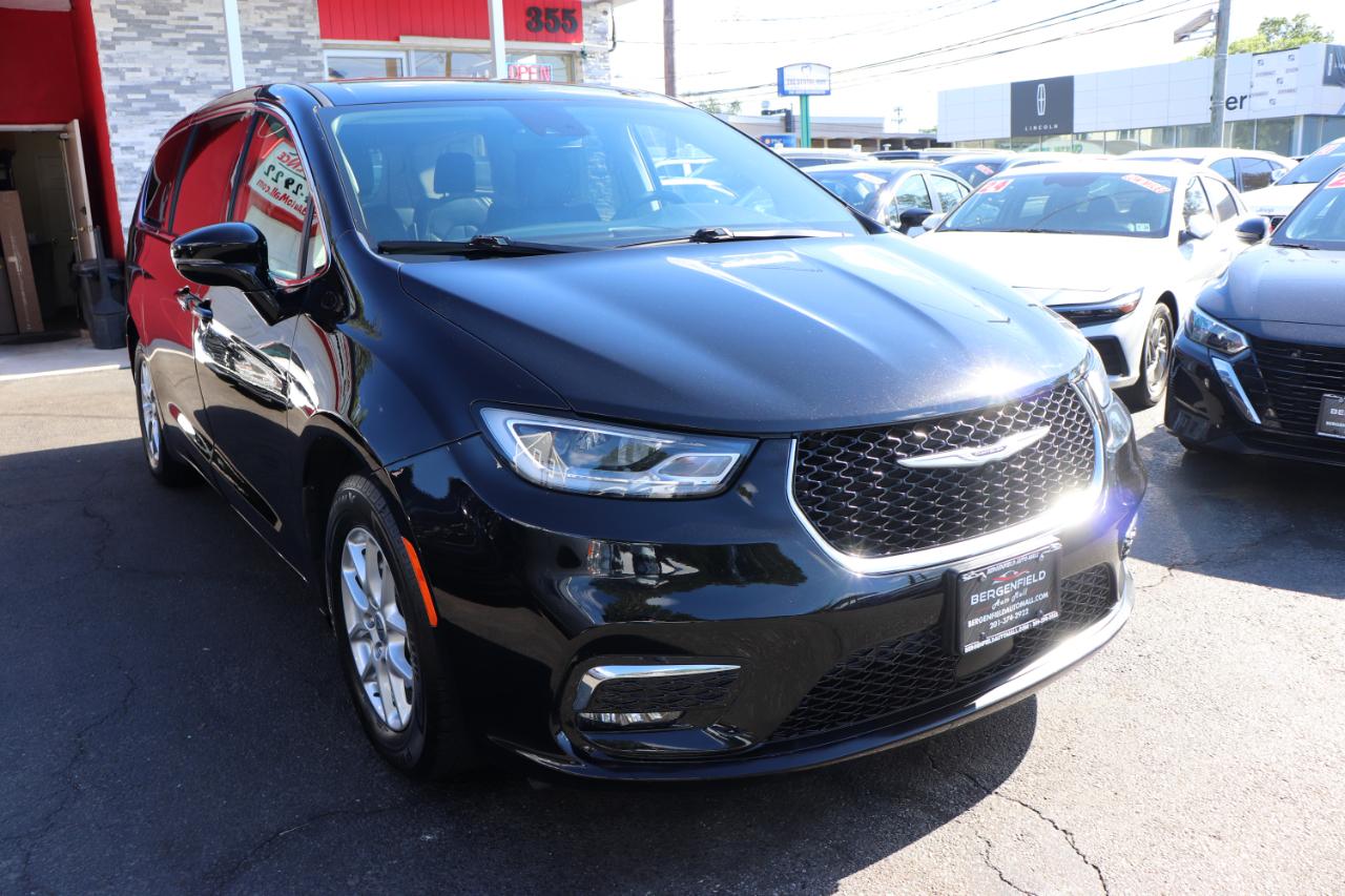 Chrysler Pacifica Touring L FWD 2024