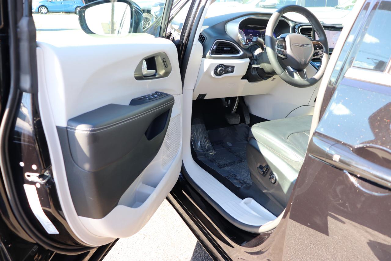 Chrysler Pacifica Touring L FWD 2024