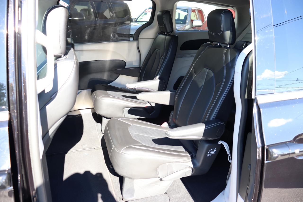 Chrysler Pacifica Touring L FWD 2024