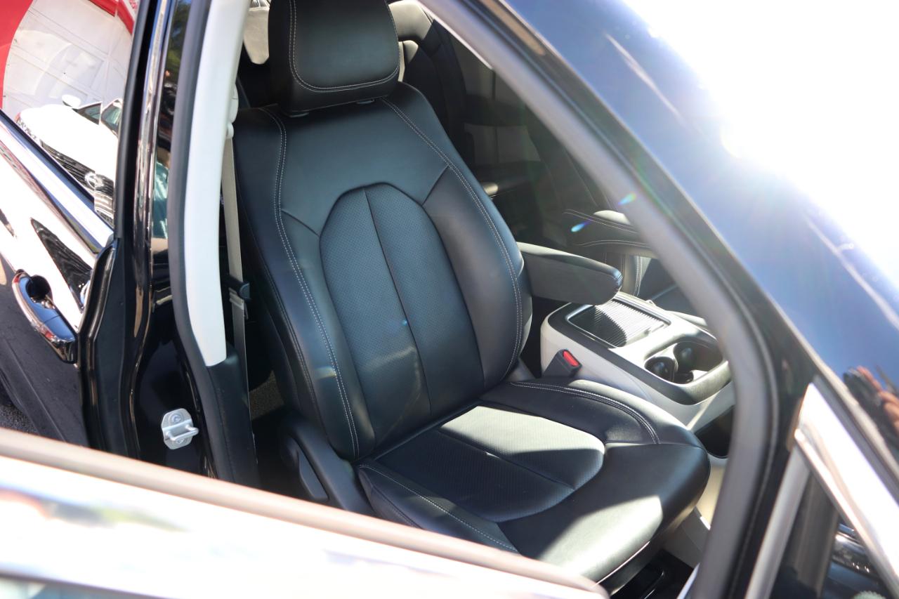Chrysler Pacifica Touring L FWD 2024