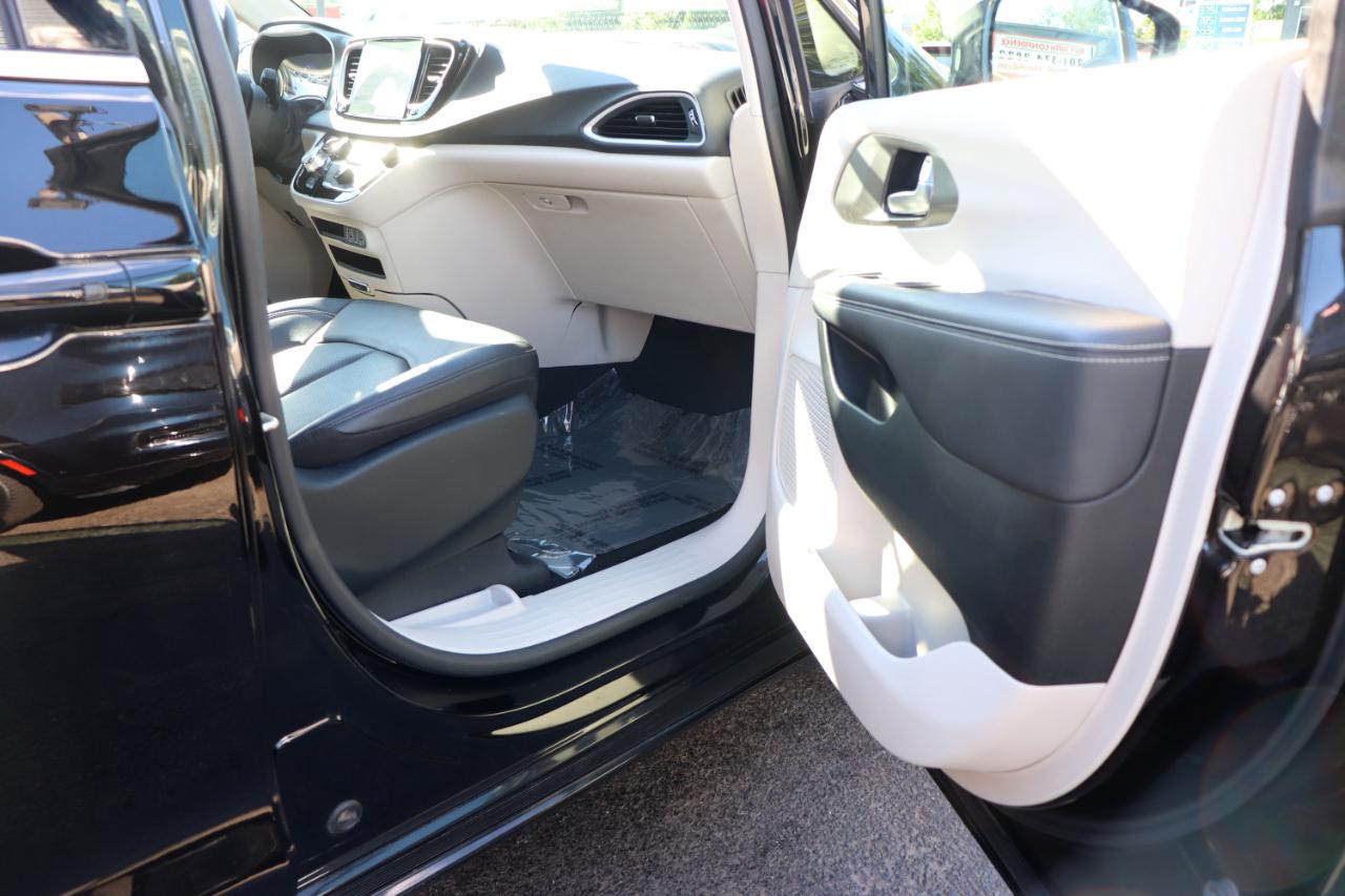 Chrysler Pacifica Touring L FWD 2024