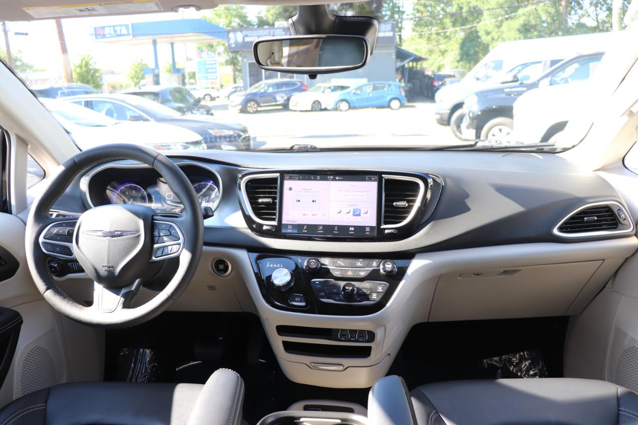 Chrysler Pacifica Touring L FWD 2024
