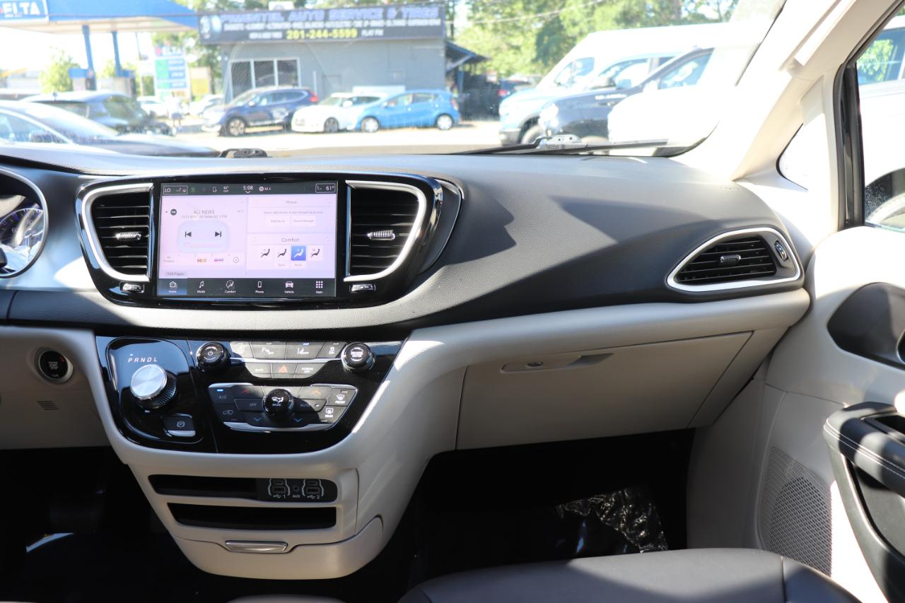 Chrysler Pacifica Touring L FWD 2024