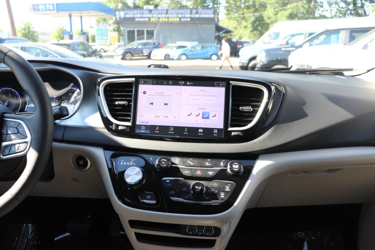 Chrysler Pacifica Touring L FWD 2024