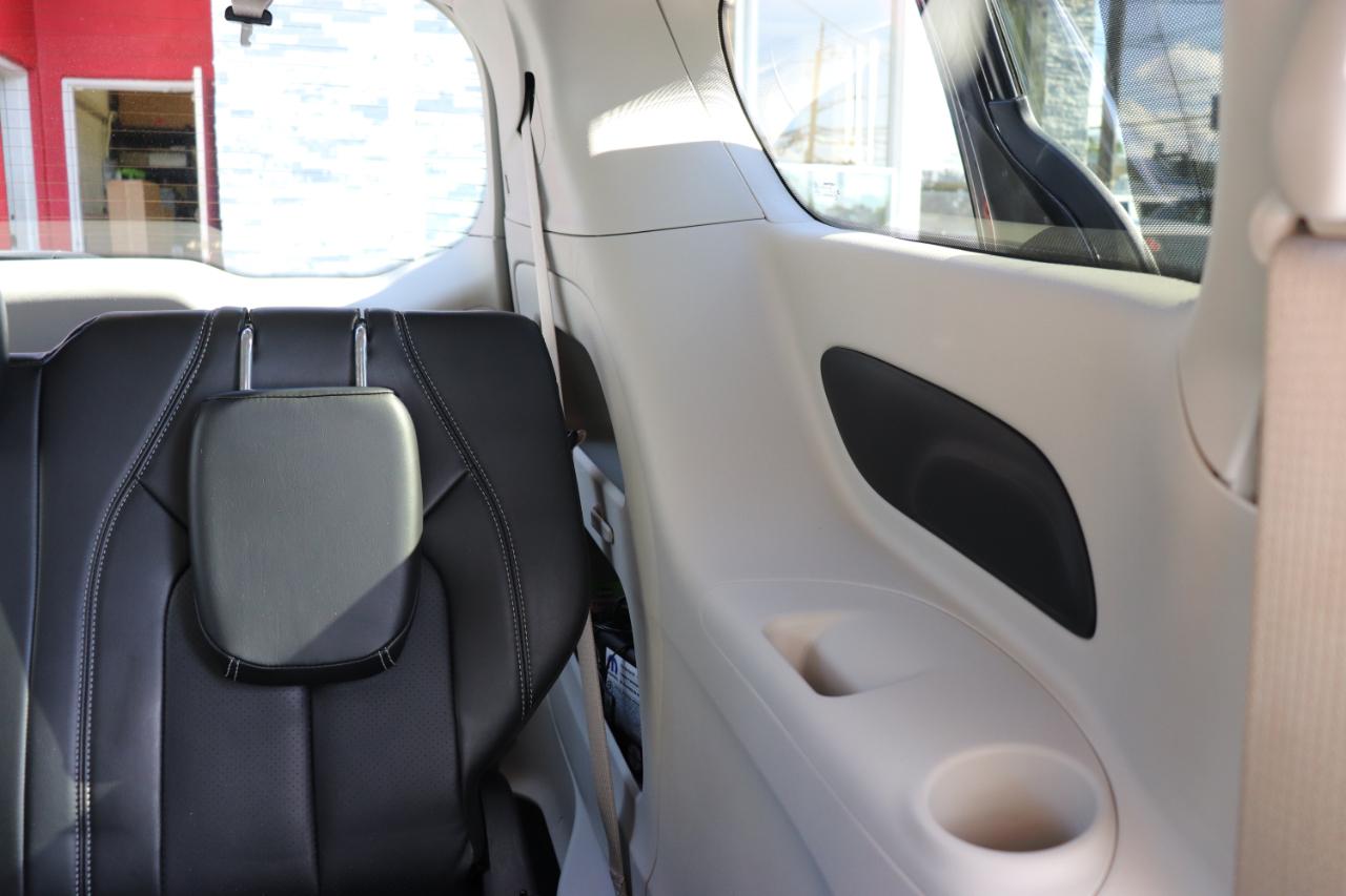 Chrysler Pacifica Touring L FWD 2024