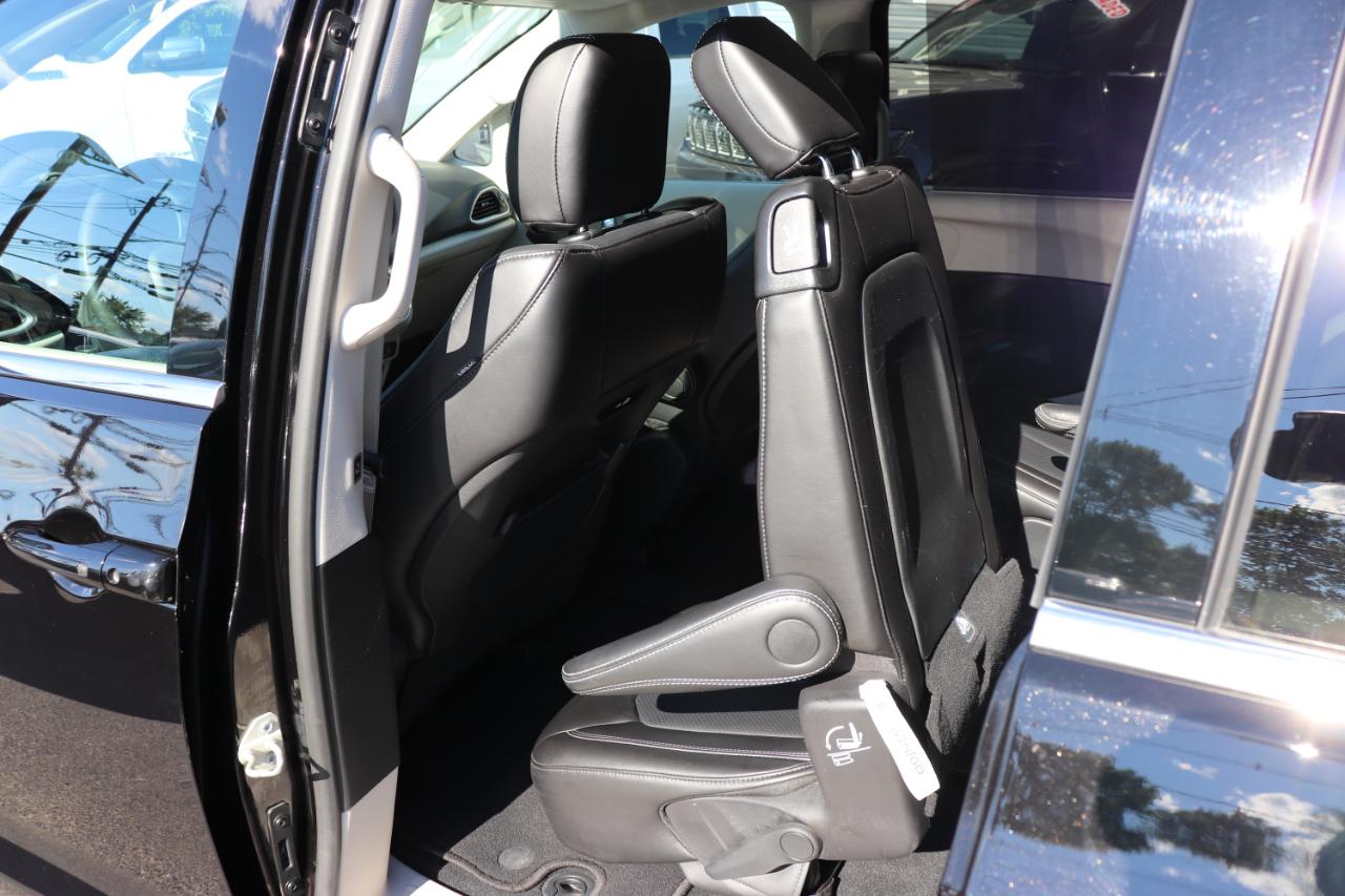 Chrysler Pacifica Touring L FWD 2024