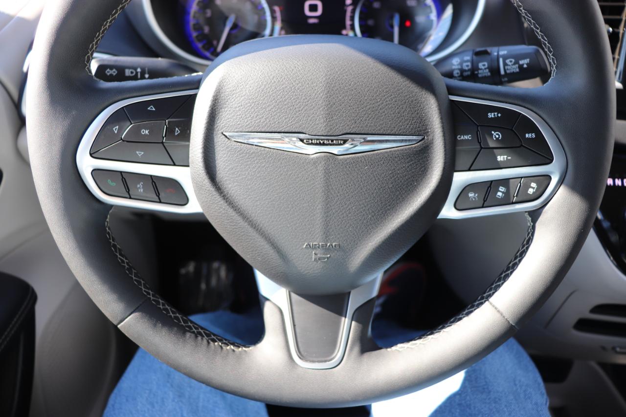 Chrysler Pacifica Touring L FWD 2024