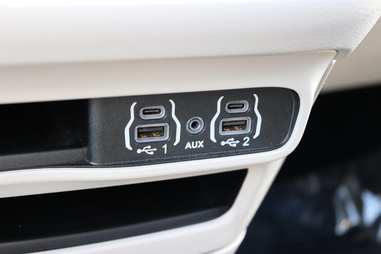 Chrysler Pacifica Touring L FWD 2024