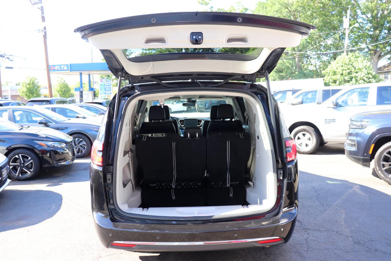 Chrysler Pacifica Touring L FWD 2024