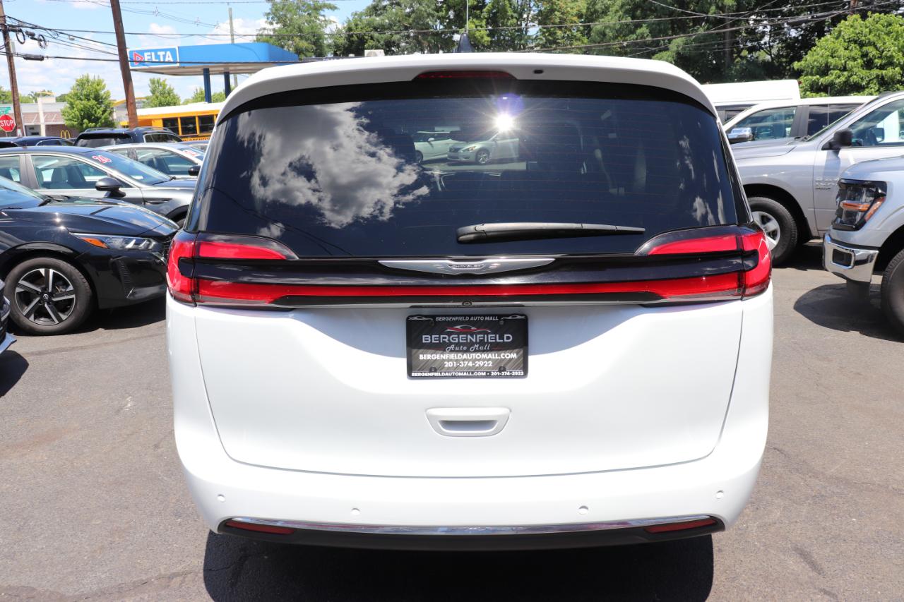 Chrysler Pacifica Hybrid Select FWD 2024