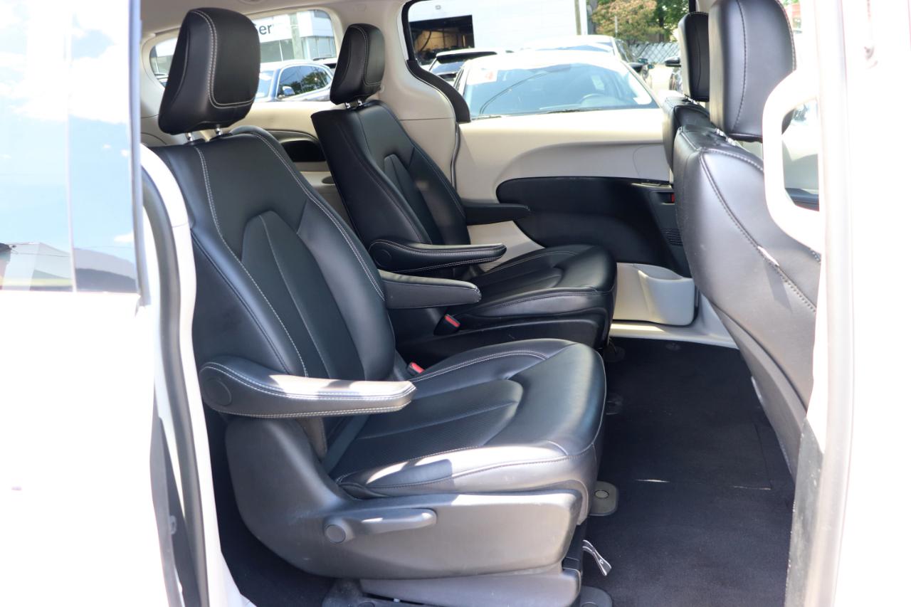 Chrysler Pacifica Hybrid Select FWD 2024