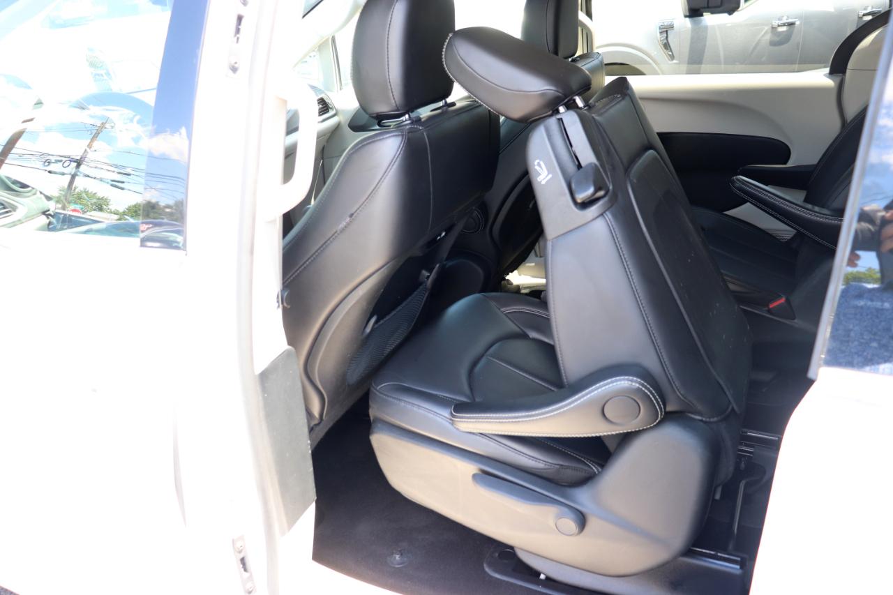 Chrysler Pacifica Hybrid Select FWD 2024