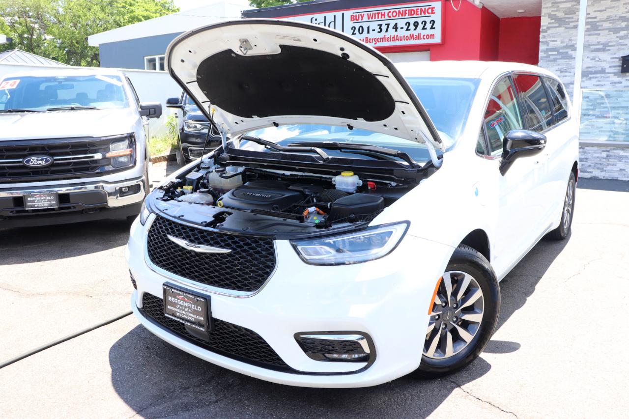 Chrysler Pacifica Hybrid Select FWD 2024