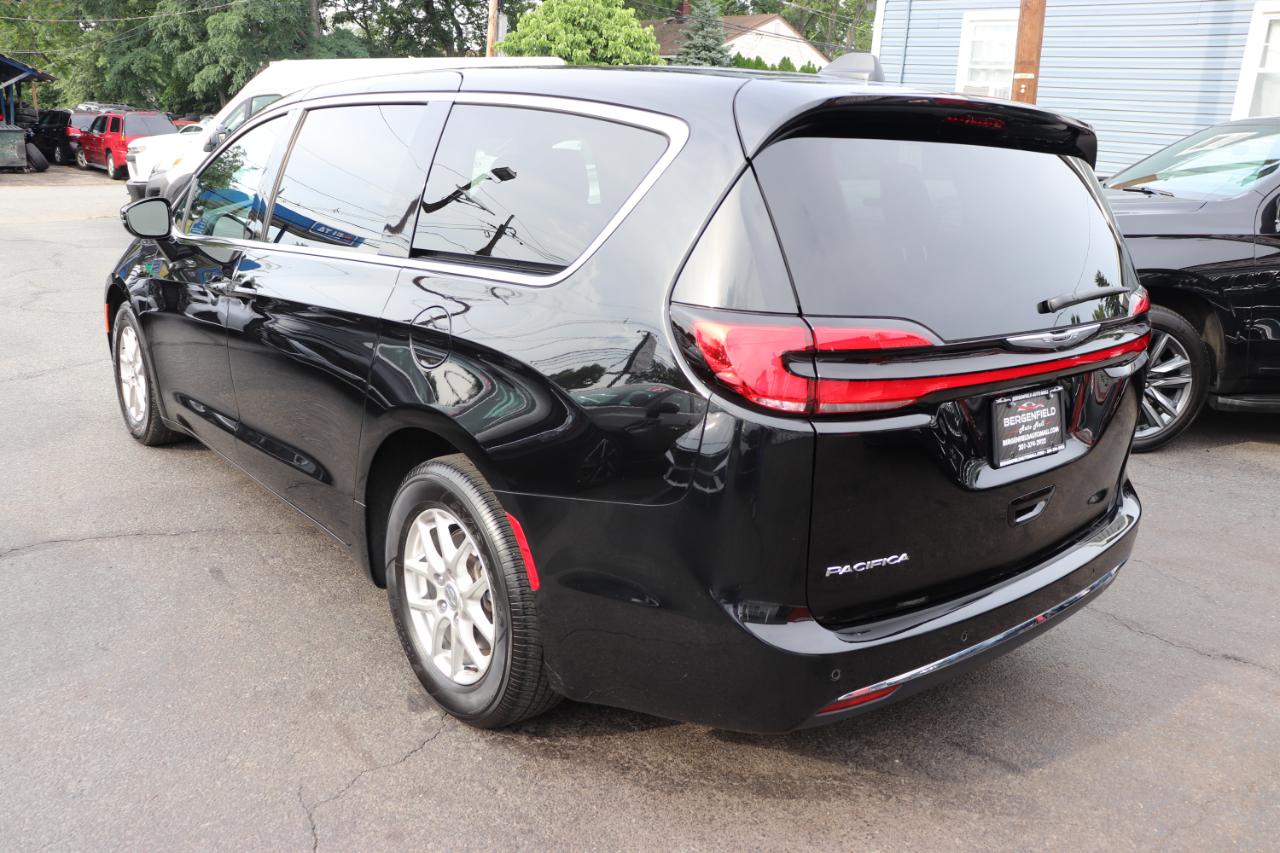 Chrysler Pacifica Select FWD 2025