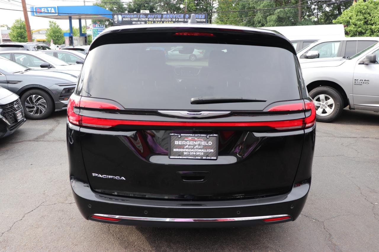 Chrysler Pacifica Select FWD 2025