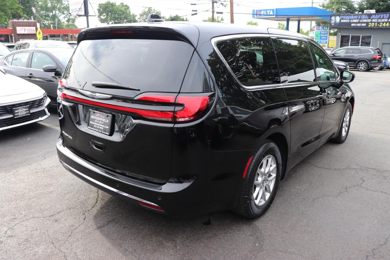 Chrysler Pacifica Select FWD 2025