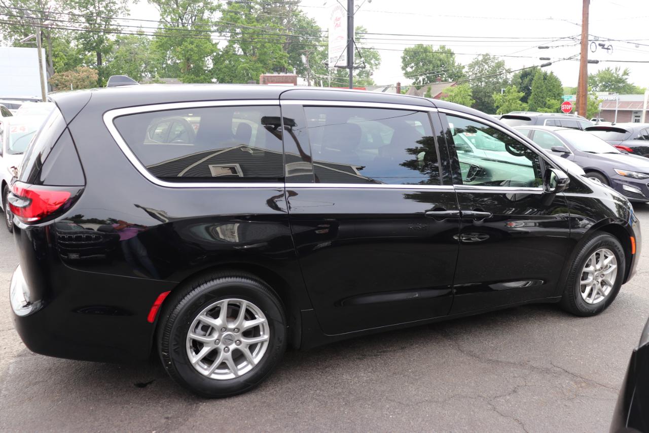 Chrysler Pacifica Select FWD 2025