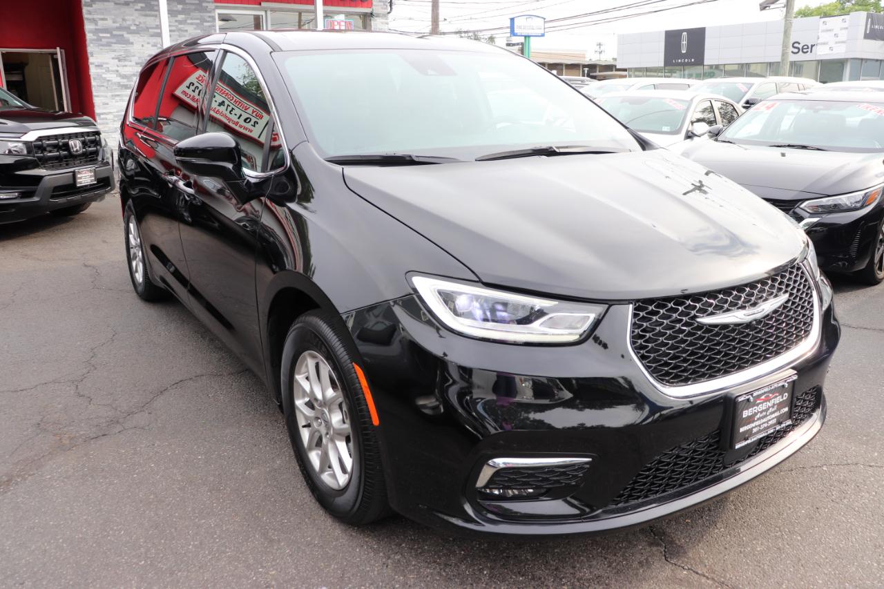 Chrysler Pacifica Select FWD 2025
