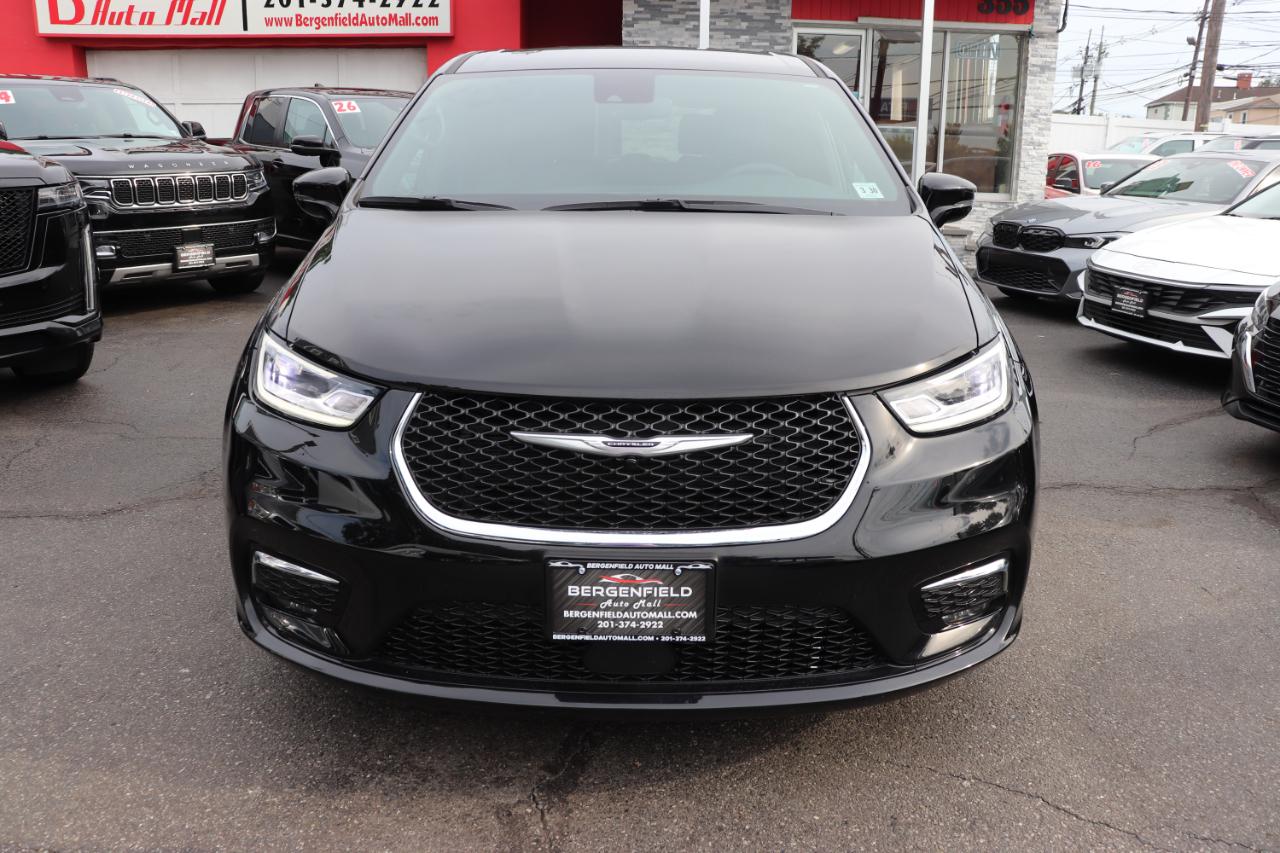 Chrysler Pacifica Select FWD 2025