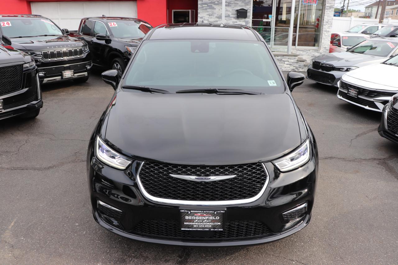 Chrysler Pacifica Select FWD 2025