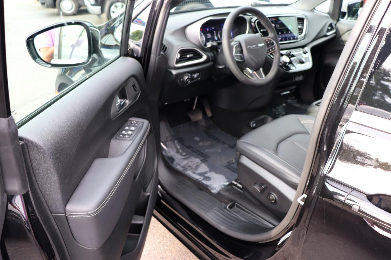 Chrysler Pacifica Select FWD 2025