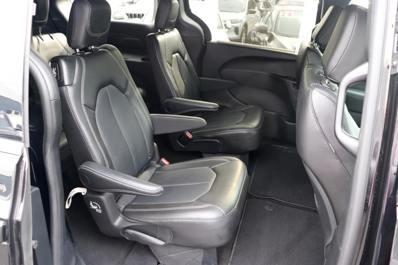 Chrysler Pacifica Select FWD 2025