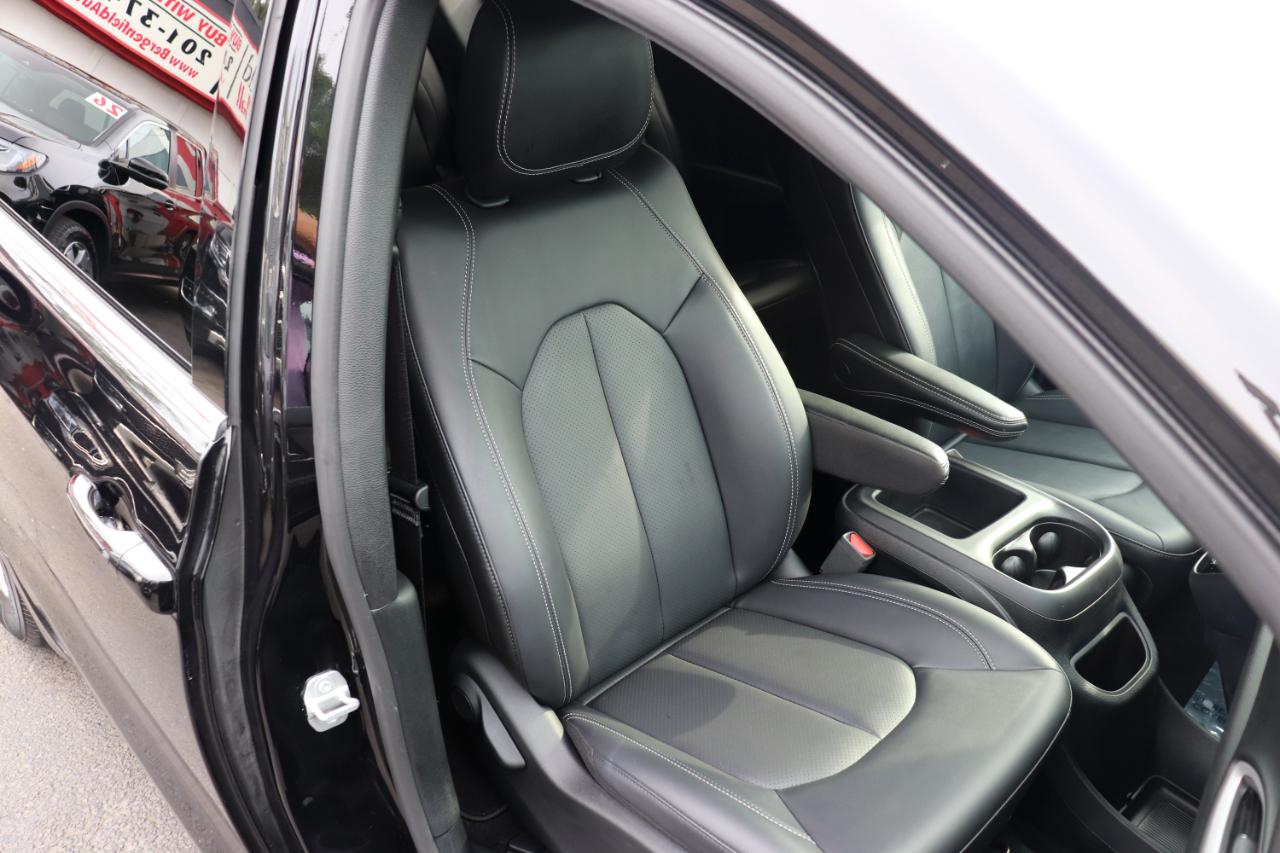 Chrysler Pacifica Select FWD 2025
