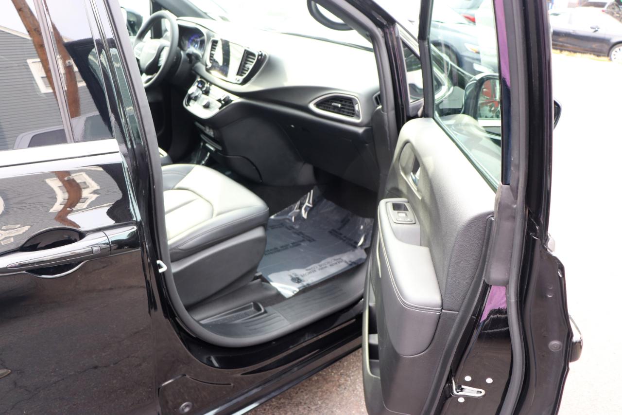 Chrysler Pacifica Select FWD 2025