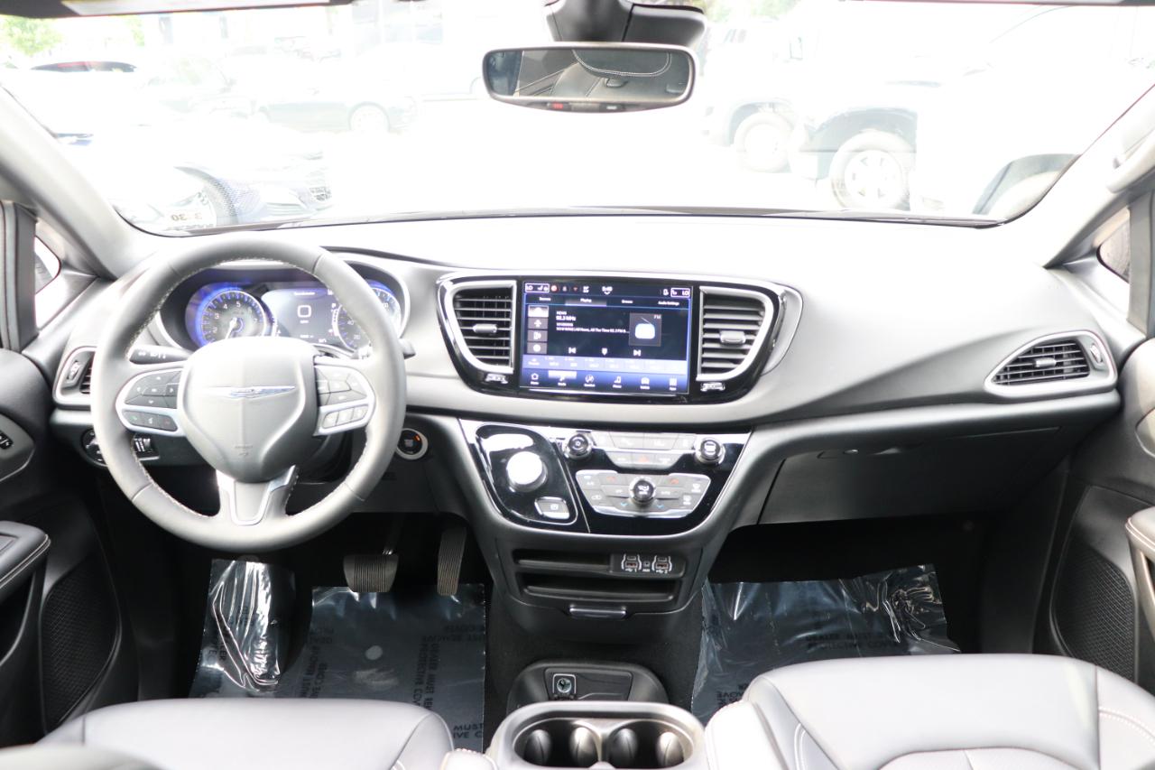 Chrysler Pacifica Select FWD 2025