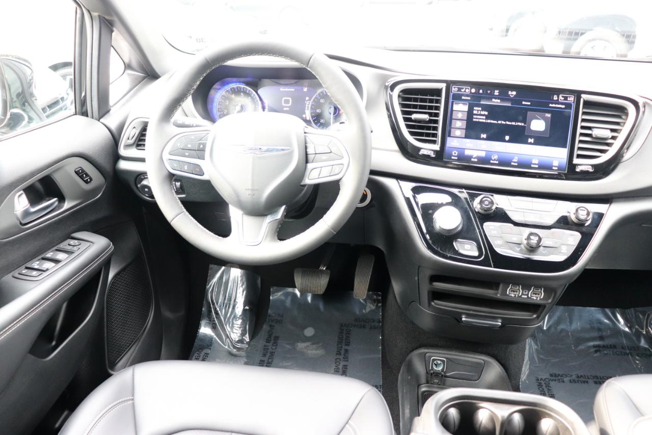 Chrysler Pacifica Select FWD 2025
