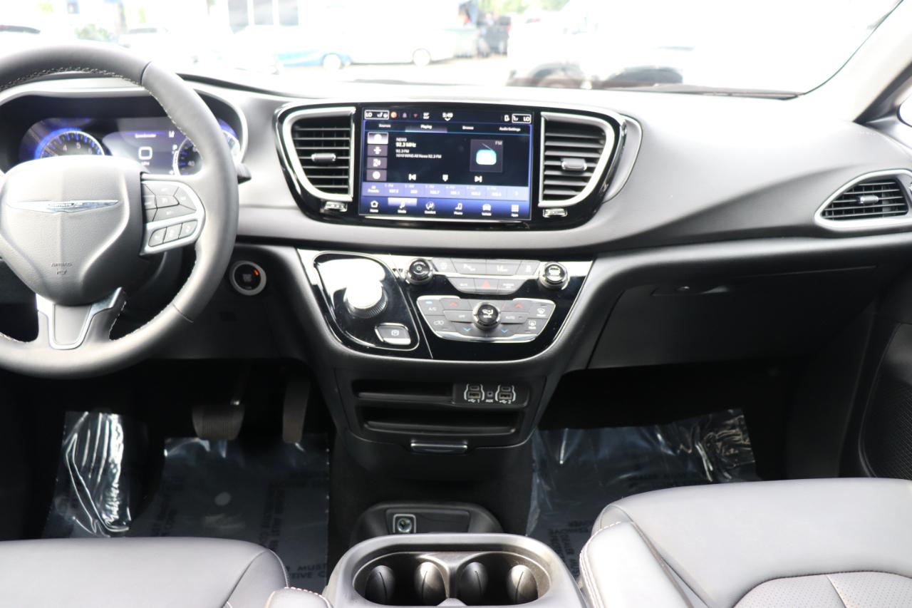 Chrysler Pacifica Select FWD 2025