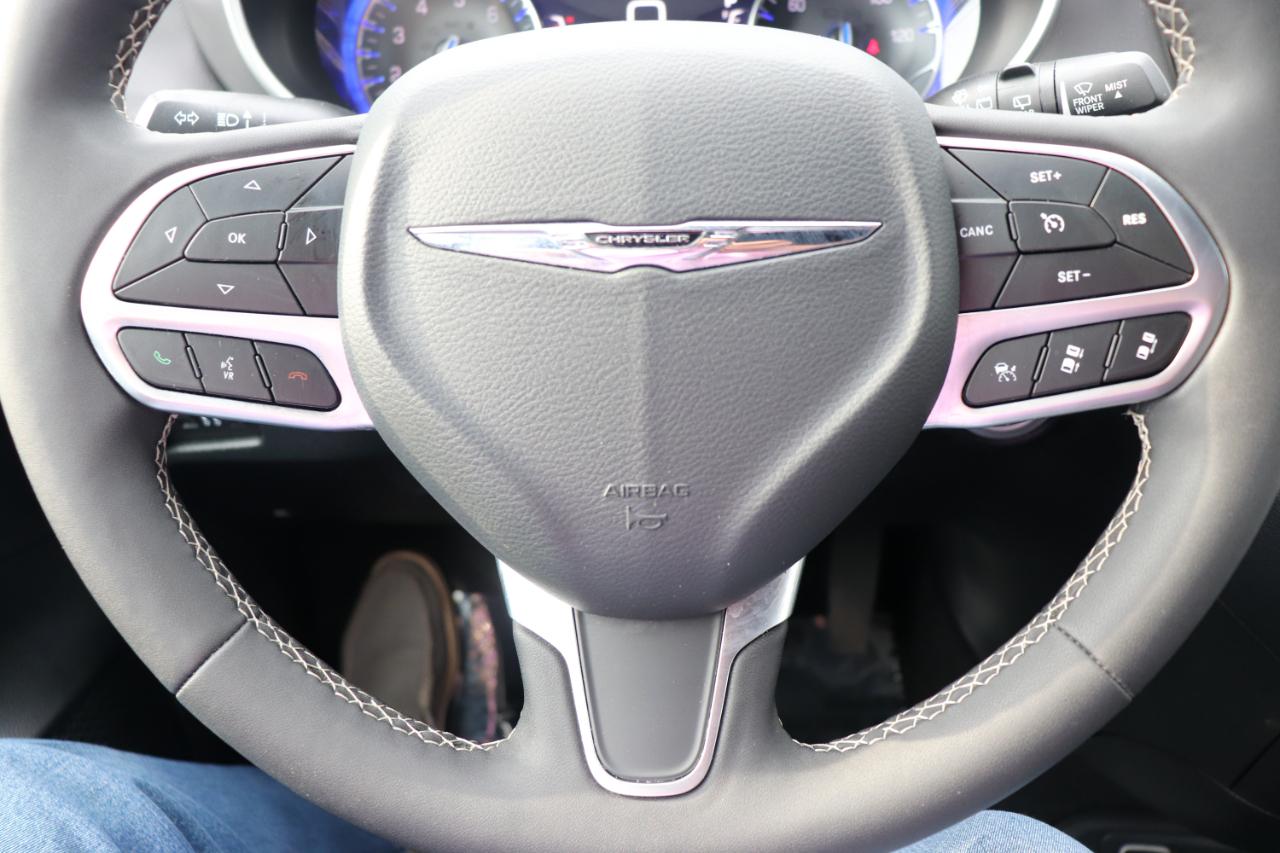 Chrysler Pacifica Select FWD 2025