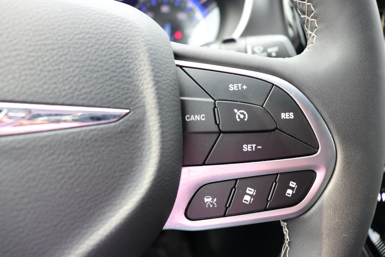 Chrysler Pacifica Select FWD 2025