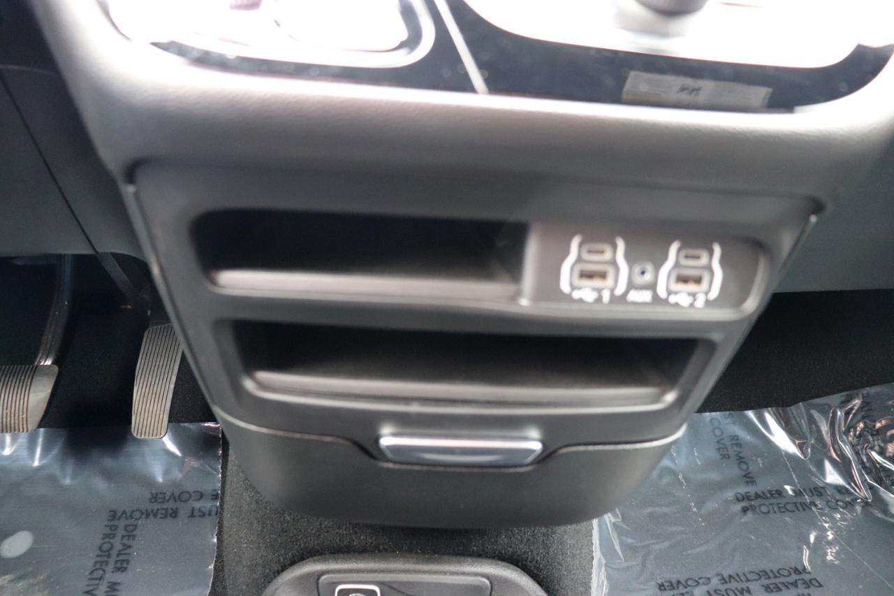 Chrysler Pacifica Select FWD 2025