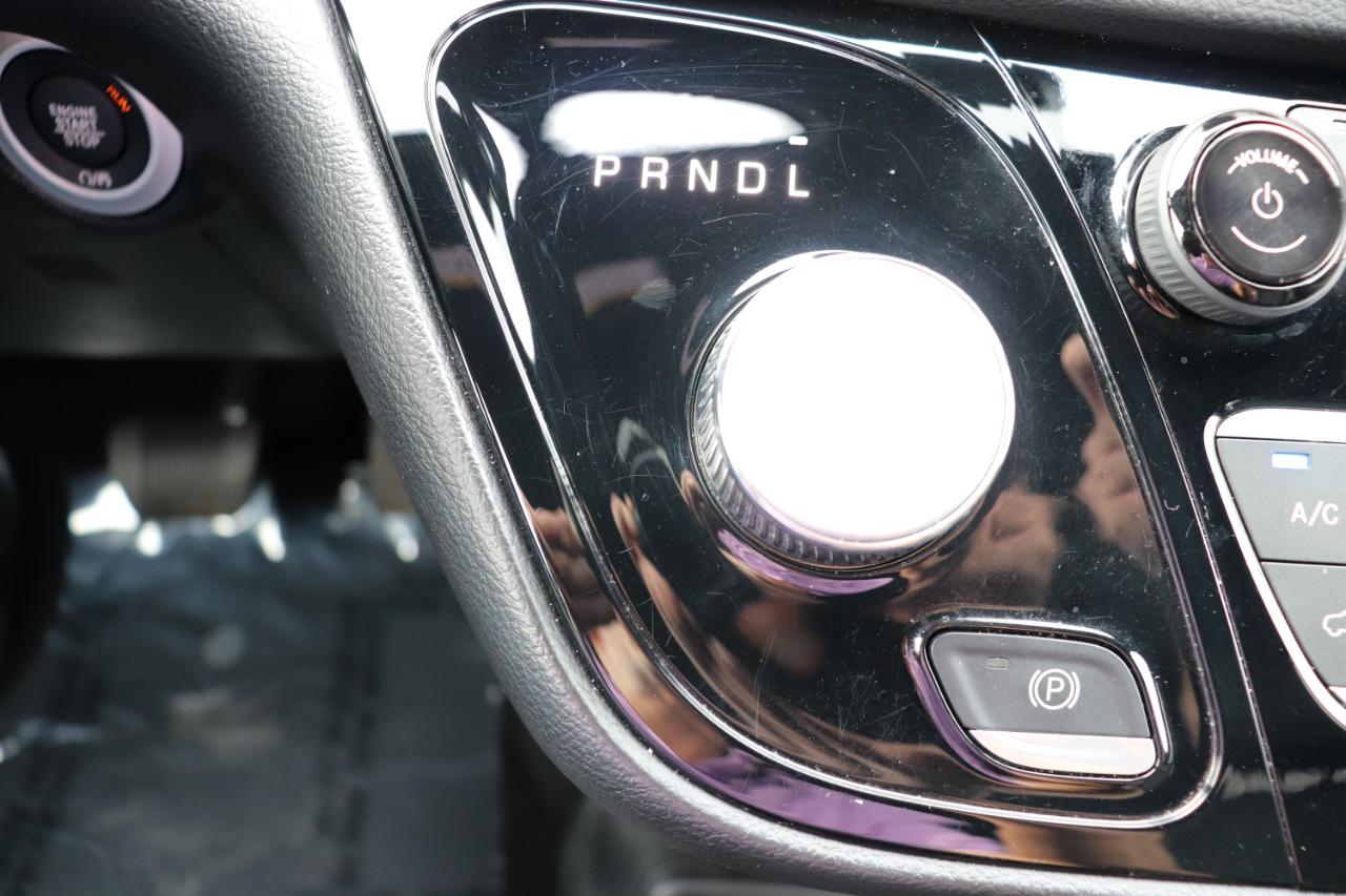 Chrysler Pacifica Select FWD 2025