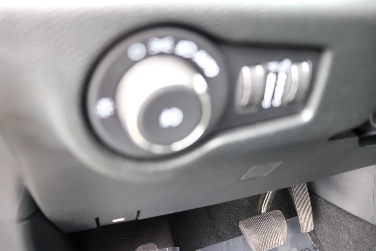 Chrysler Pacifica Select FWD 2025