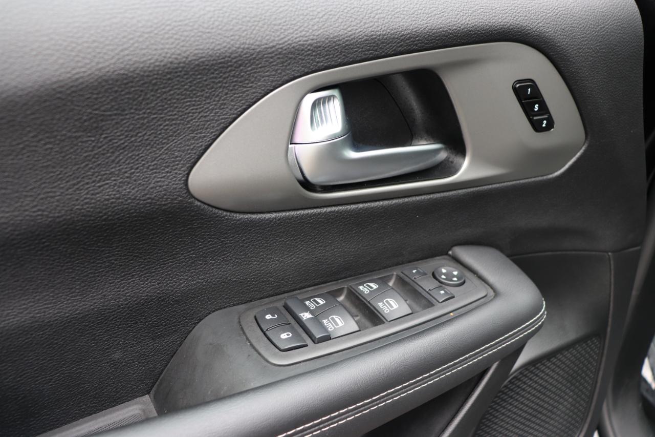 Chrysler Pacifica Select FWD 2025