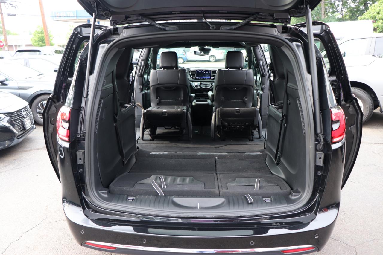 Chrysler Pacifica Select FWD 2025