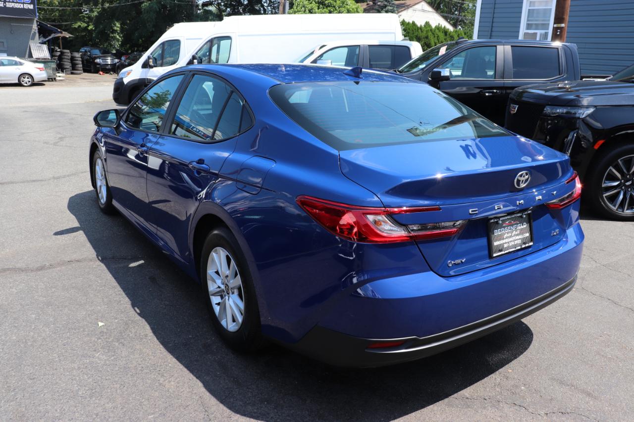 Toyota Camry LE (Natl) 2025