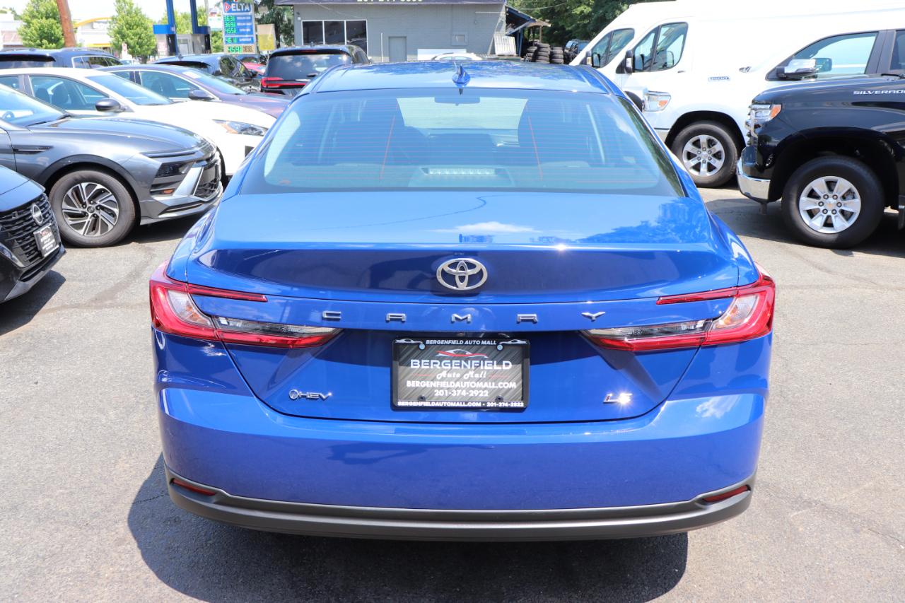 Toyota Camry LE (Natl) 2025