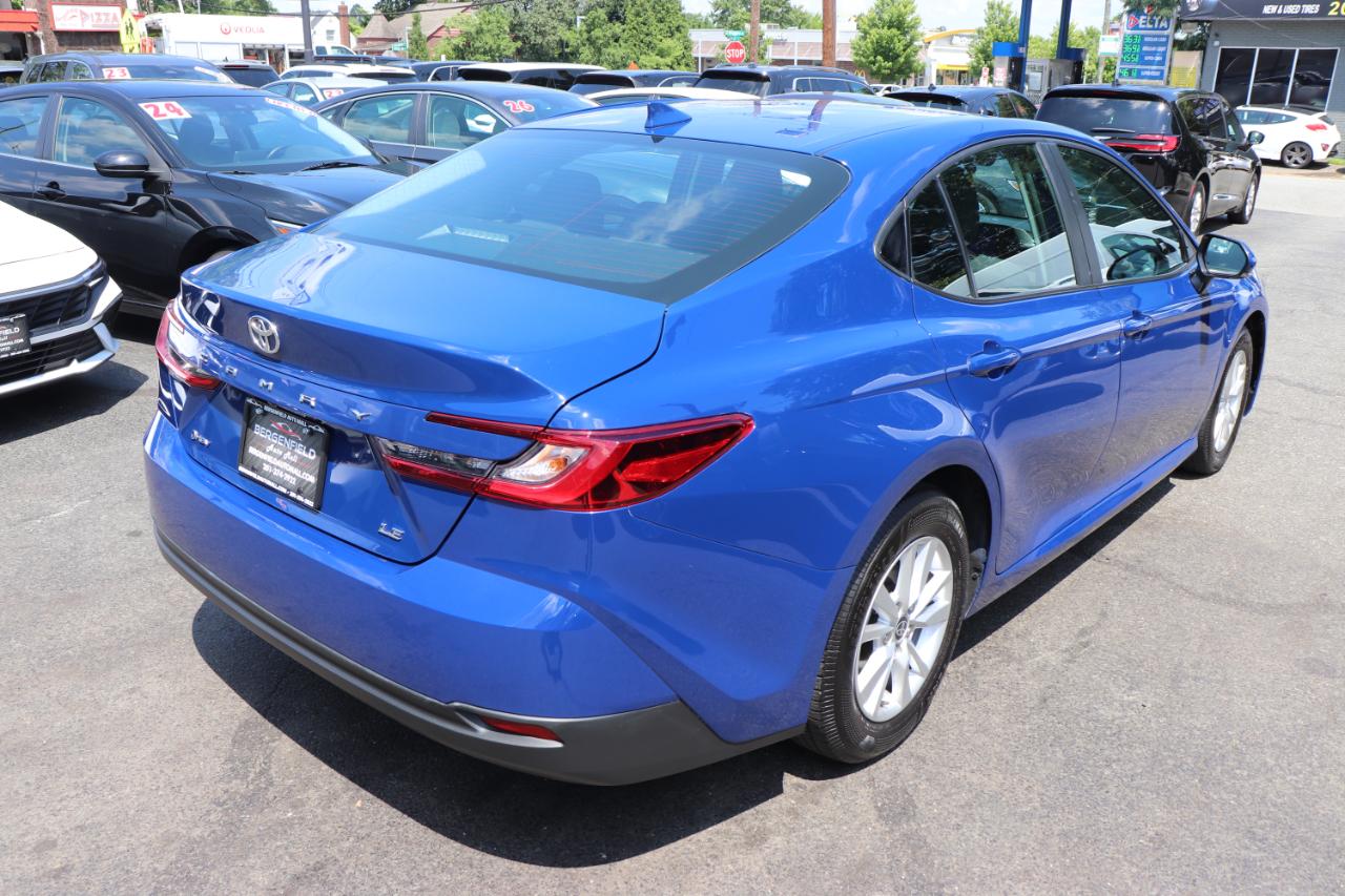 Toyota Camry LE (Natl) 2025