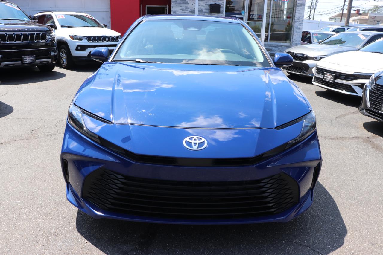 Toyota Camry LE (Natl) 2025