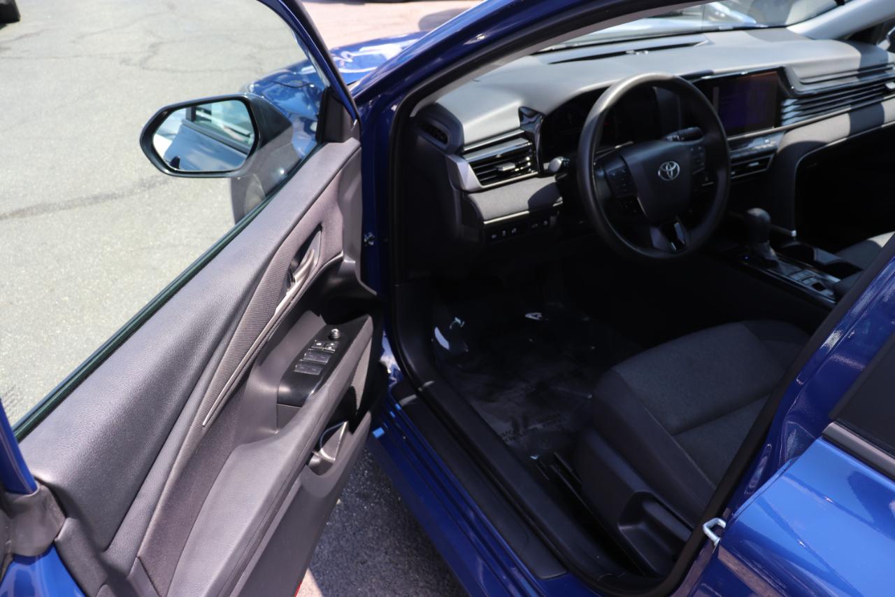 Toyota Camry LE (Natl) 2025
