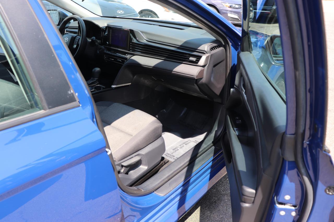 Toyota Camry LE (Natl) 2025