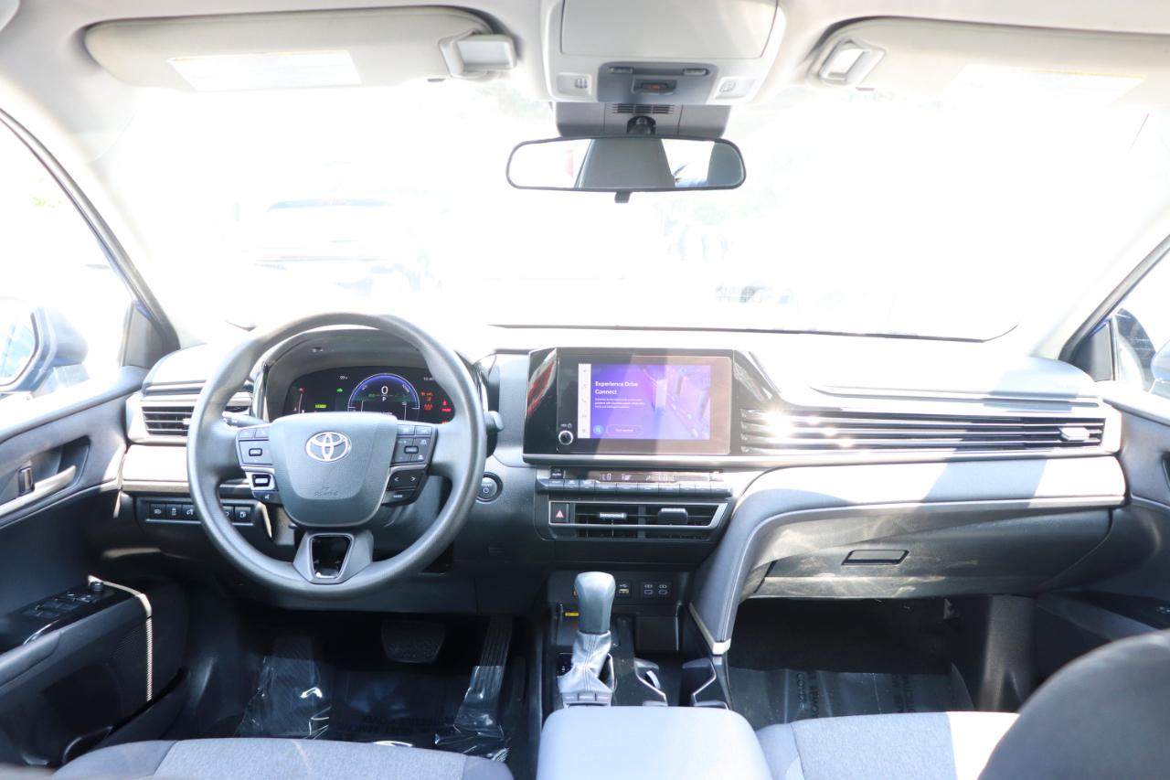 Toyota Camry LE (Natl) 2025