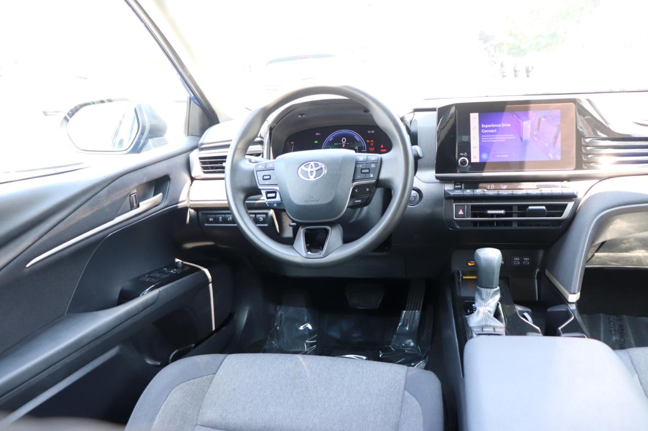 Toyota Camry LE (Natl) 2025